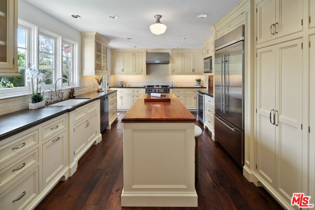 1308 San Vicente Blvd