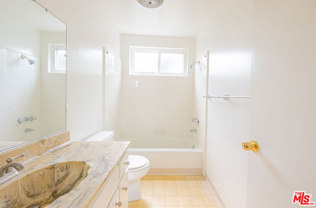 1544 Stanford St Unit: 5
