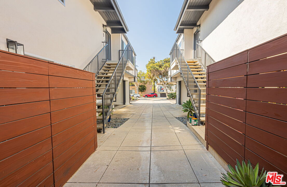 2625 6th St Unit: 1