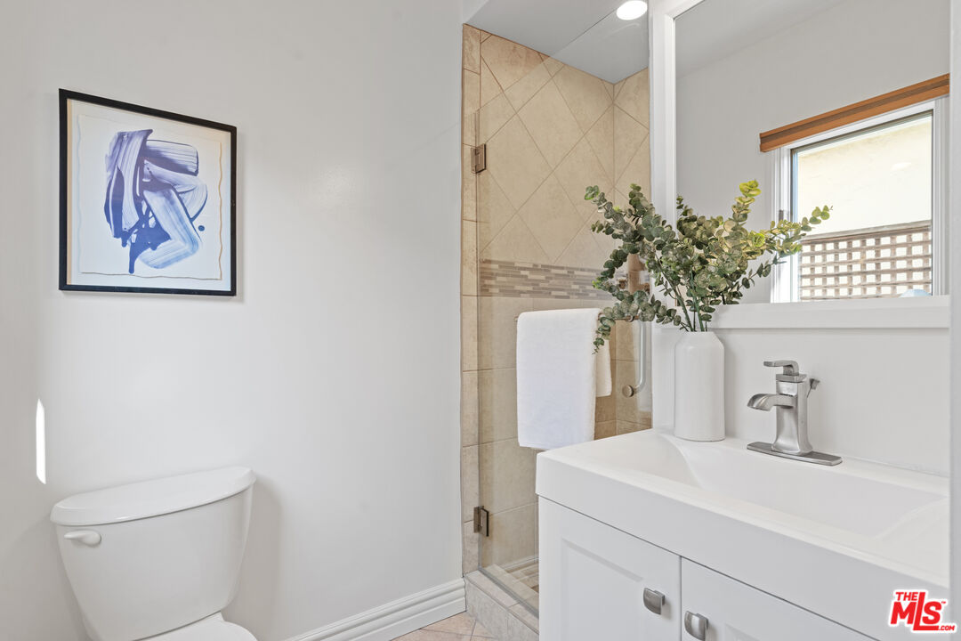 1149 S Carmelina Ave