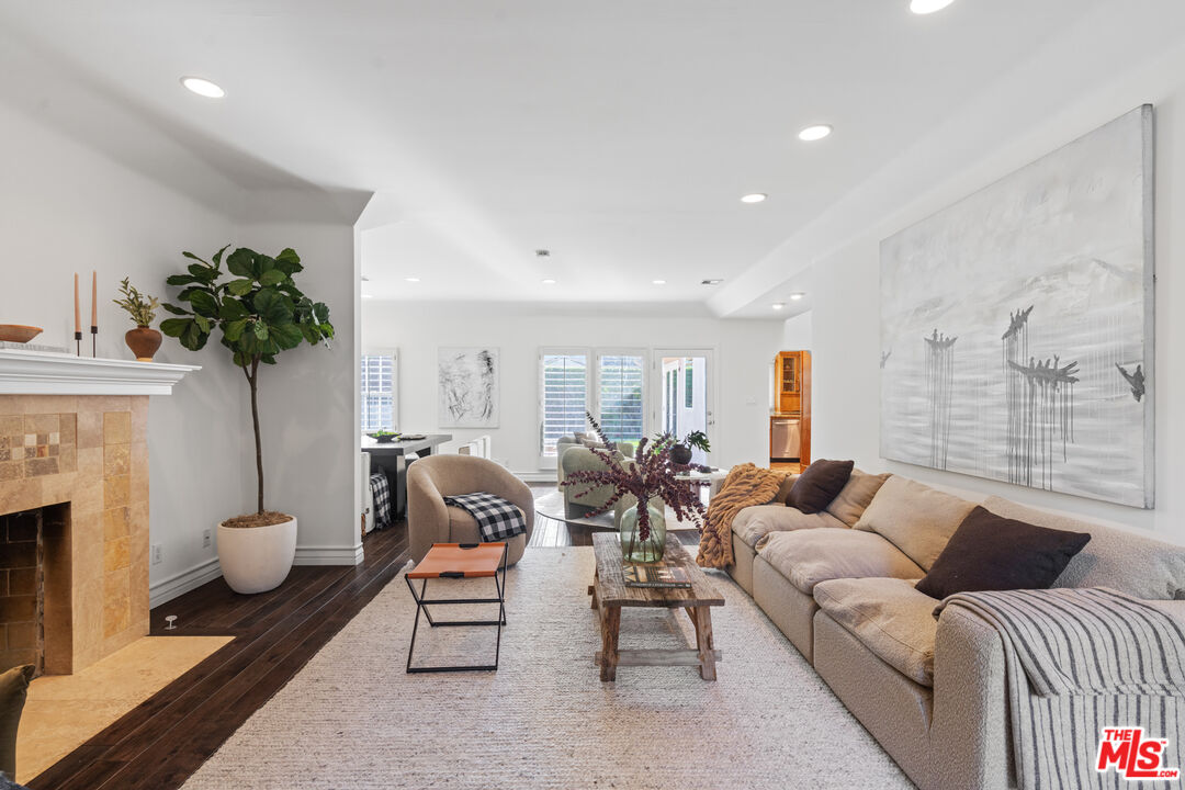 1149 S Carmelina Ave