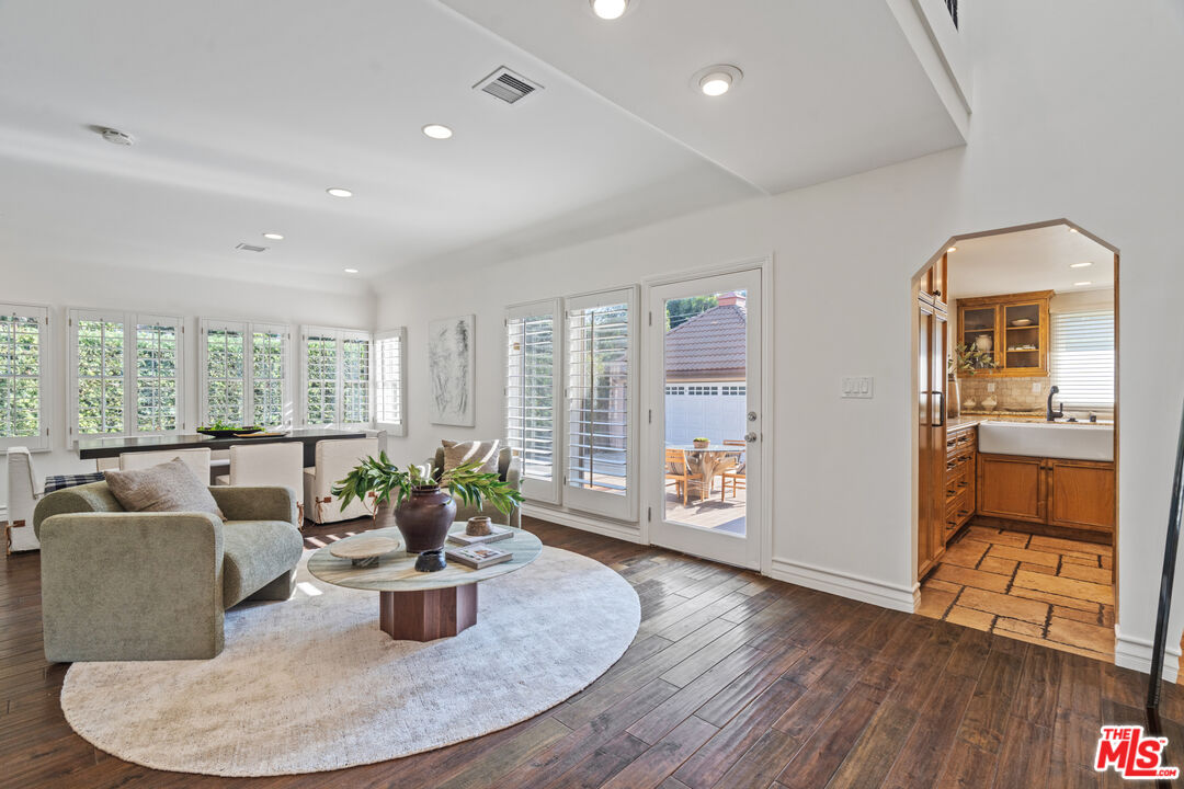 1149 S Carmelina Ave