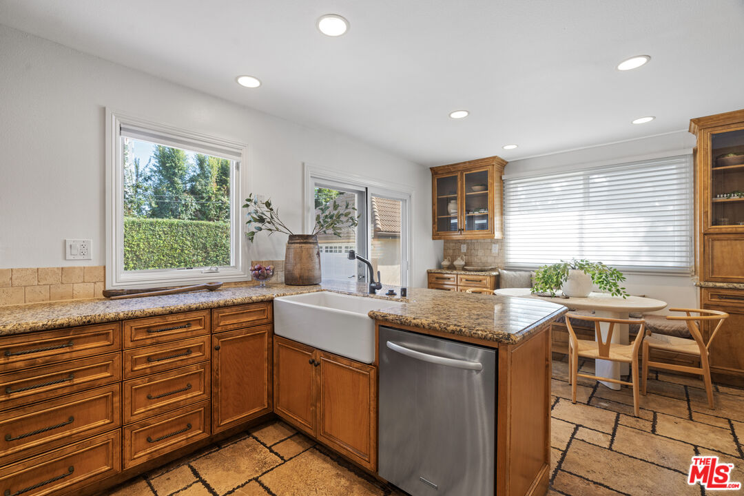 1149 S Carmelina Ave