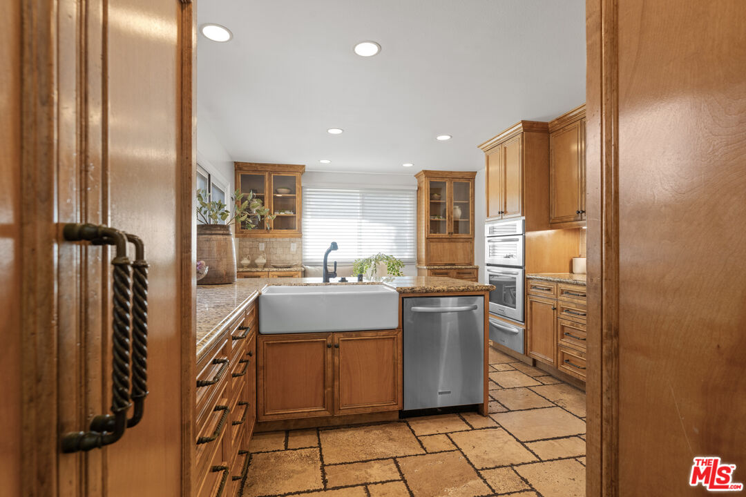 1149 S Carmelina Ave