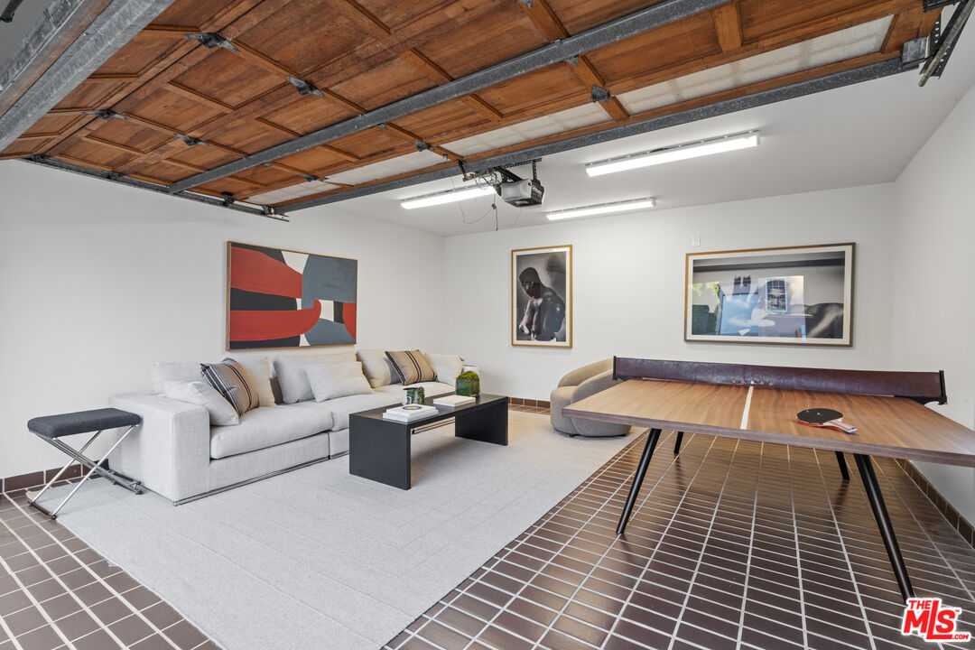 1149 S Carmelina Ave