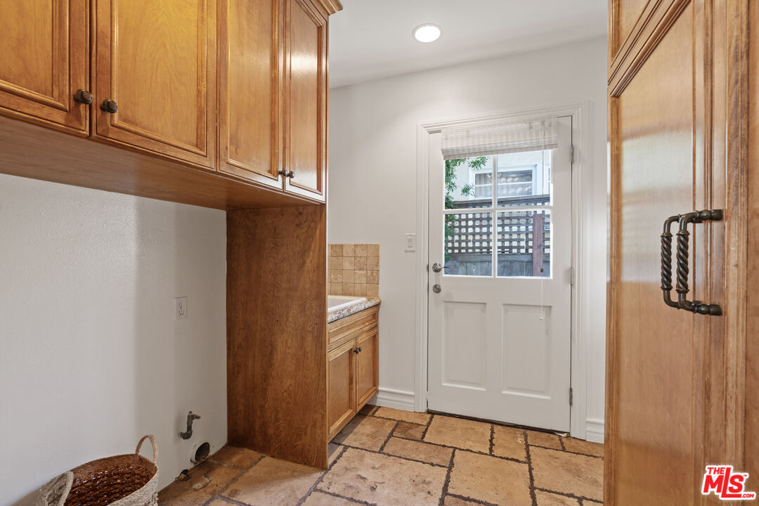 1149 S Carmelina Ave