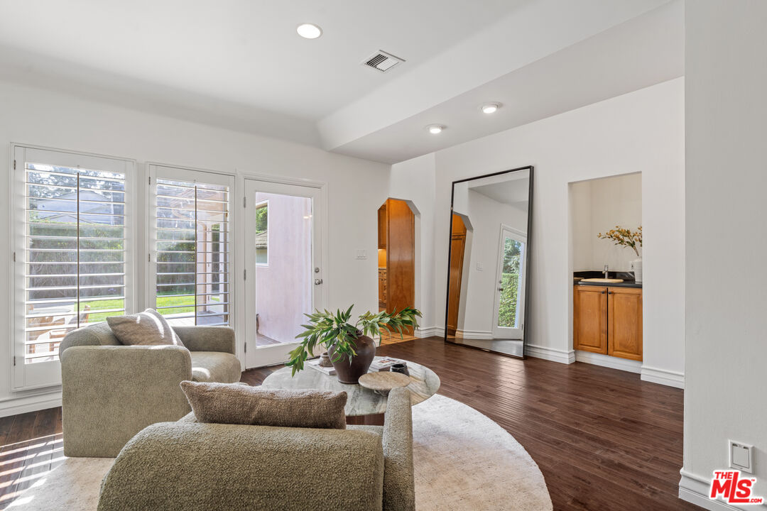 1149 S Carmelina Ave