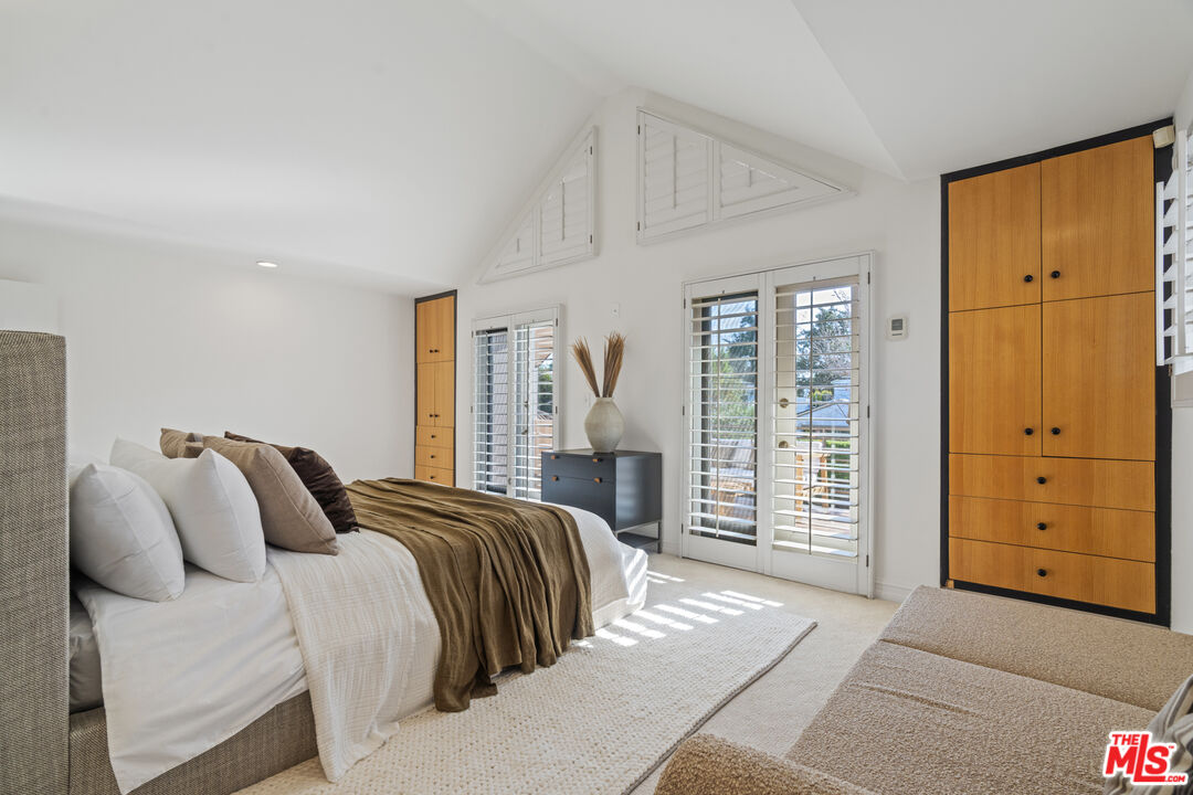 1149 S Carmelina Ave