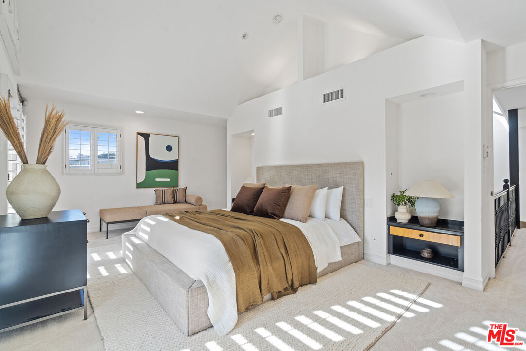 1149 S Carmelina Ave