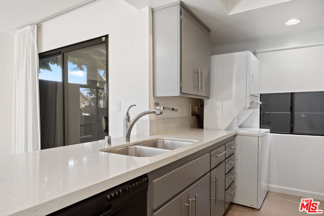 3010 COLORADO AVE Unit: 1