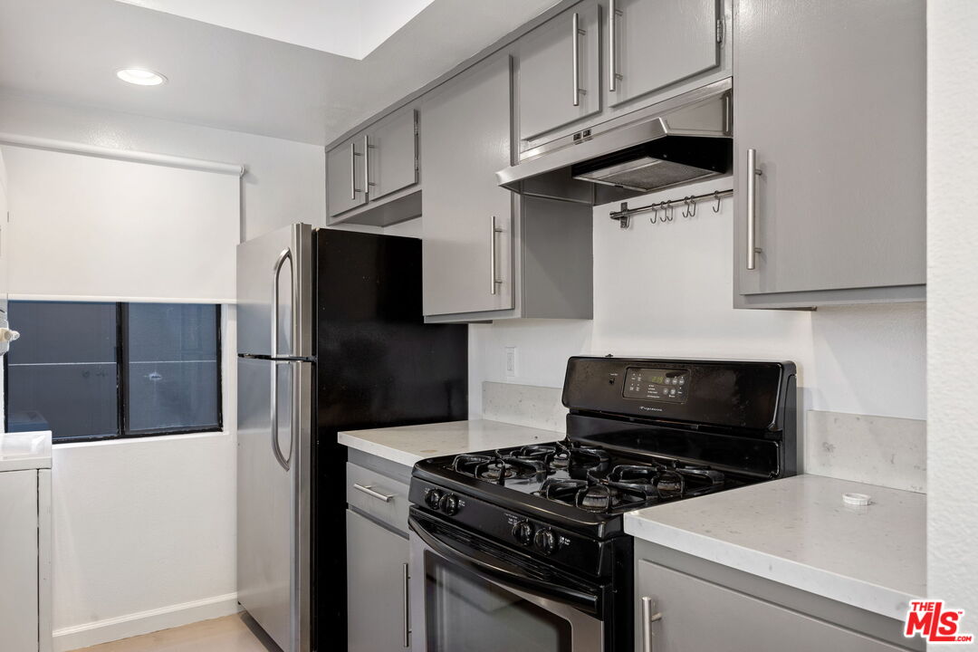 3010 COLORADO AVE Unit: 1