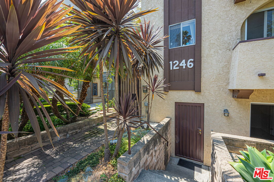 1246 Euclid St Unit: 10