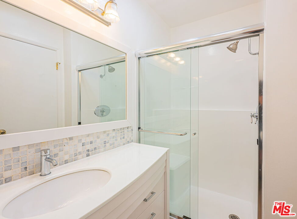 1246 Euclid St Unit: 10