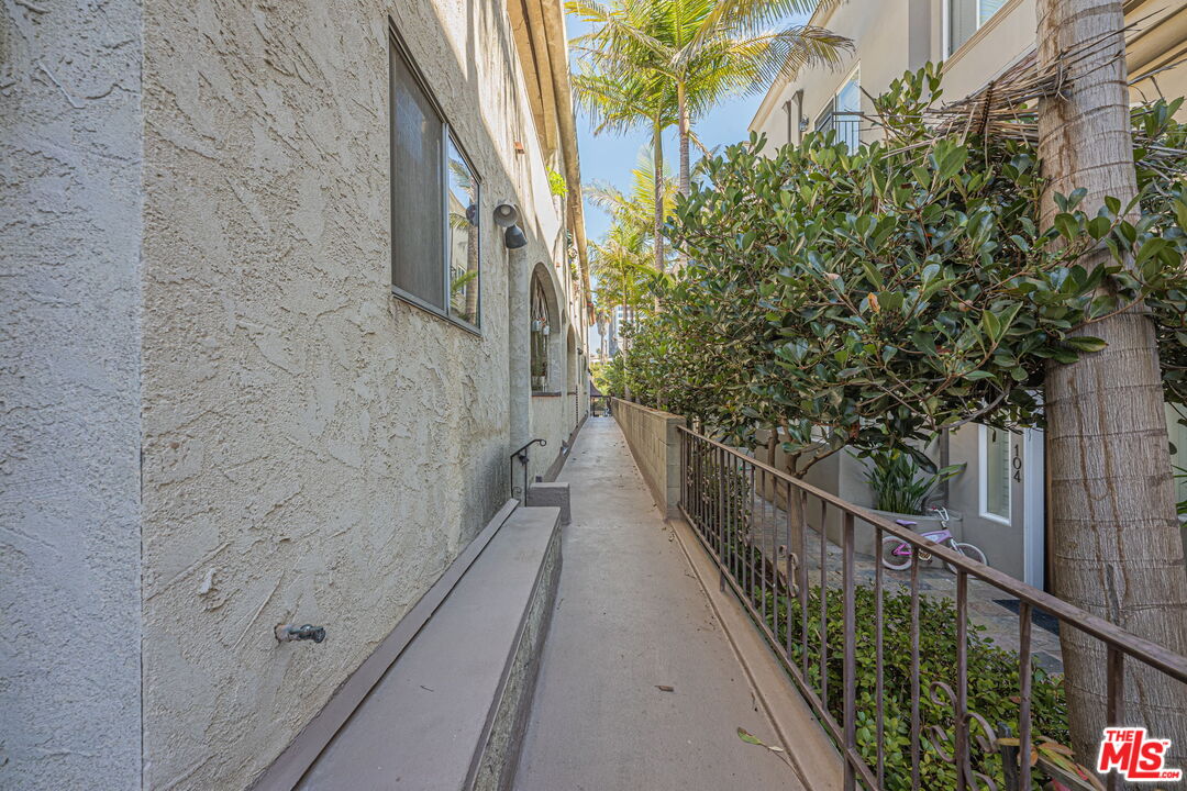 1246 Euclid St Unit: 10