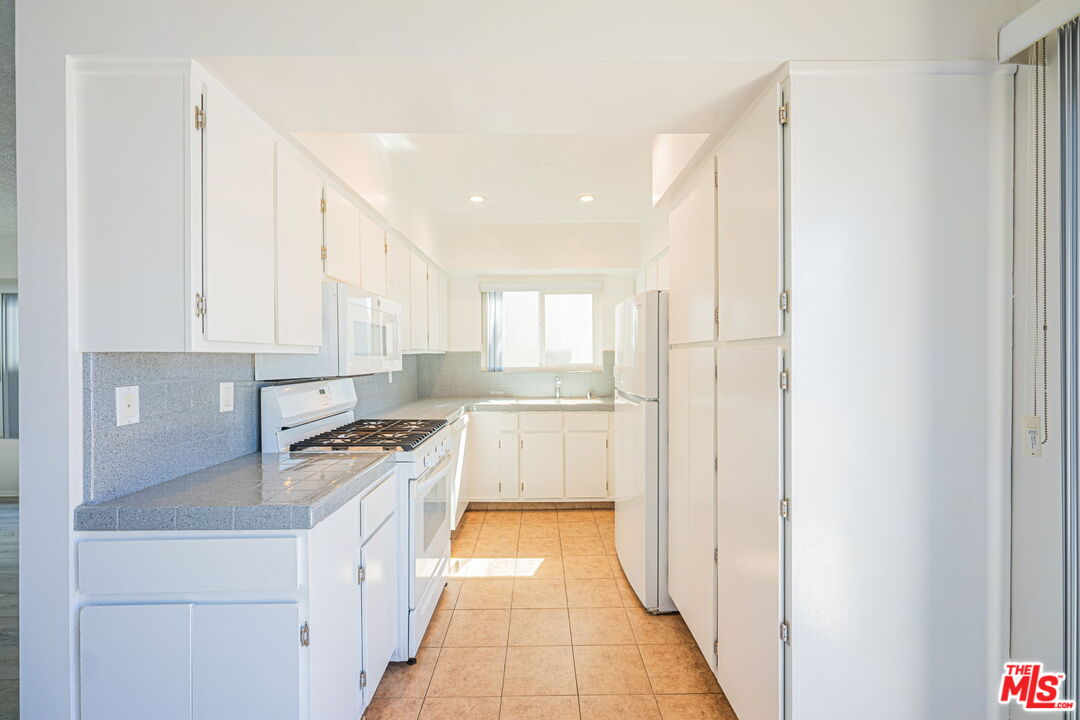 1246 Euclid St Unit: 10