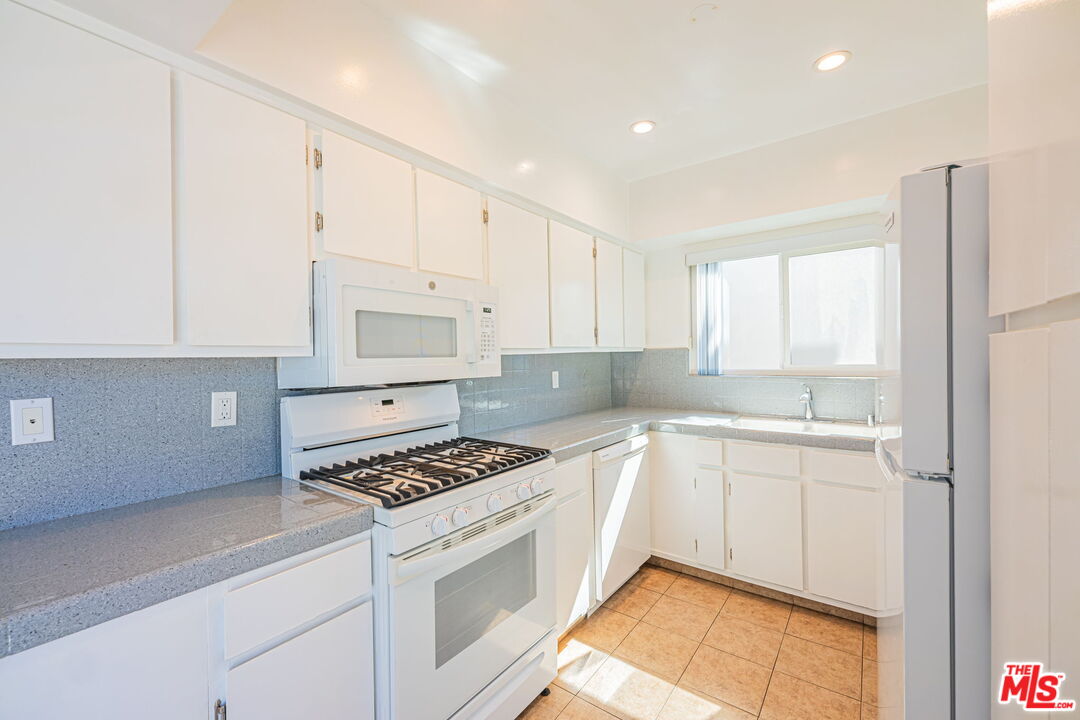 1246 Euclid St Unit: 10