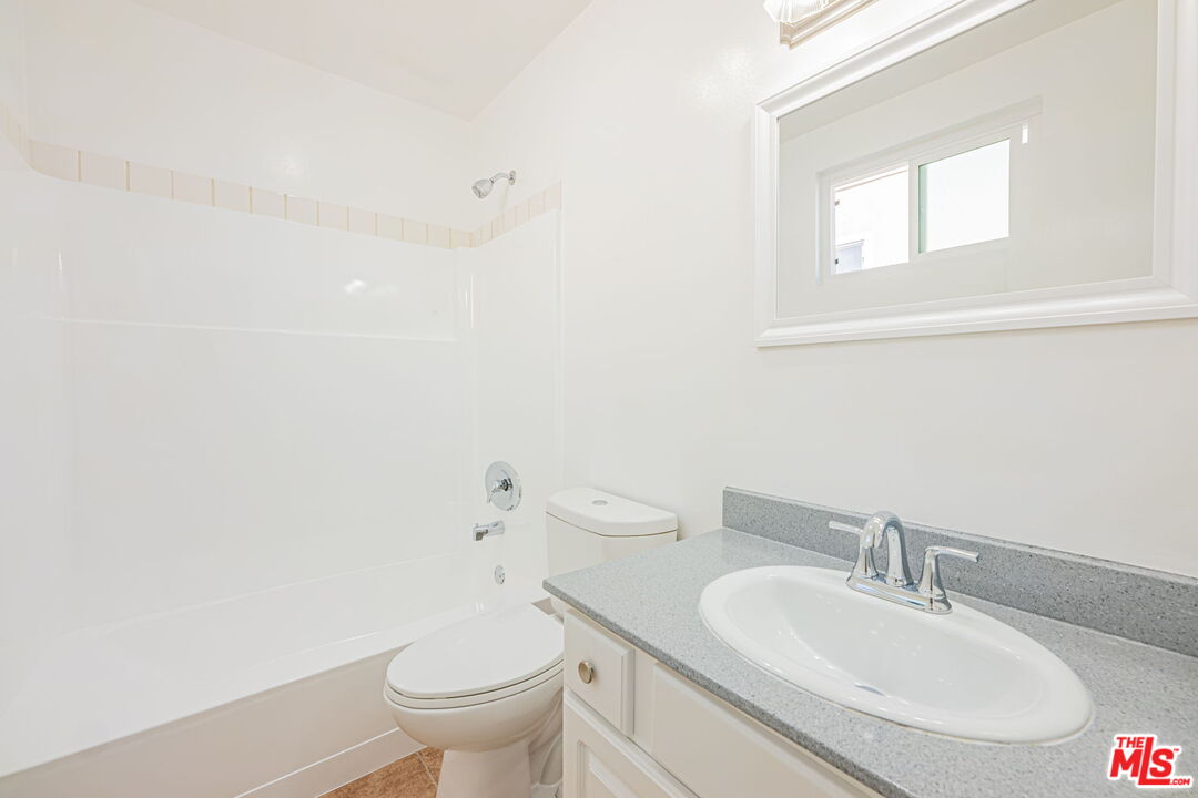 1246 Euclid St Unit: 10