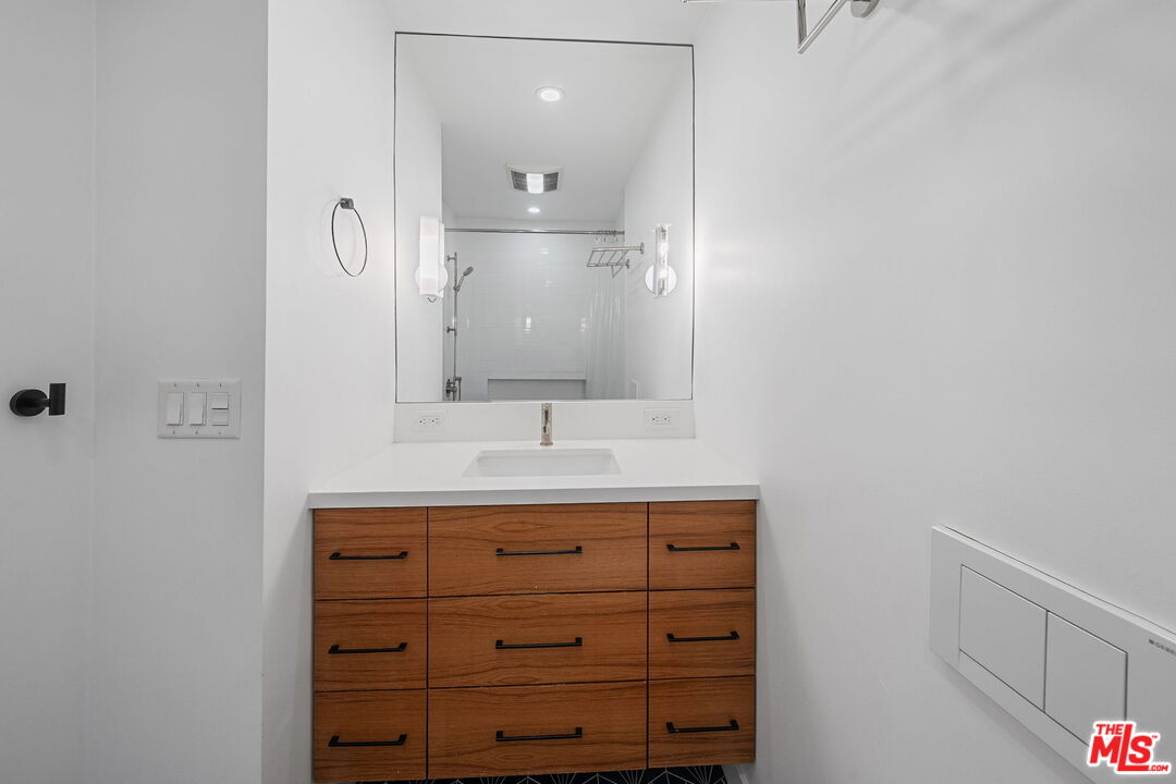 1007 Euclid St Unit: 1