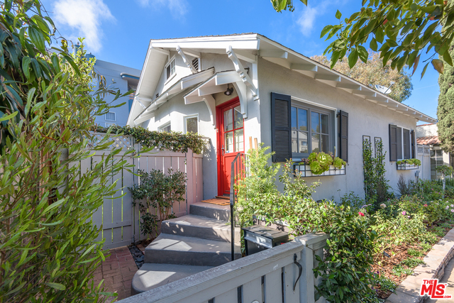 1109 ARIZONA AVE