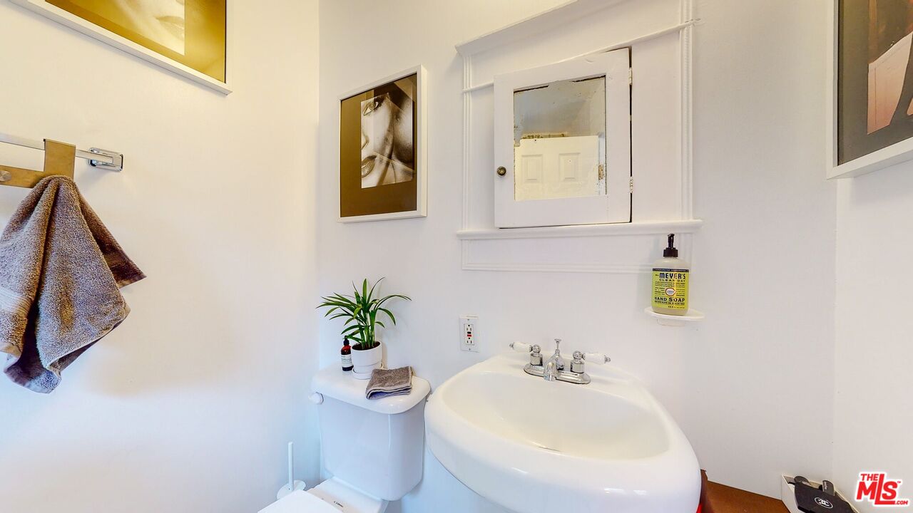 402 N Venice Blvd Unit: B