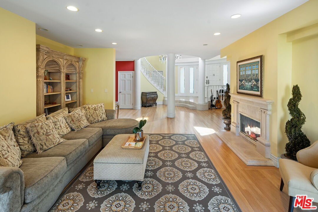 2202 San Vicente Blvd