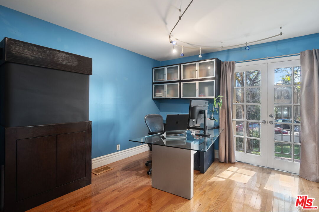 2202 San Vicente Blvd