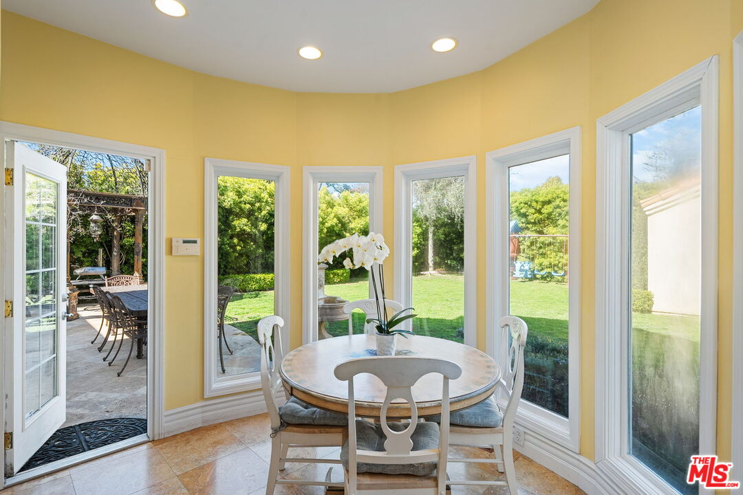 2202 San Vicente Blvd