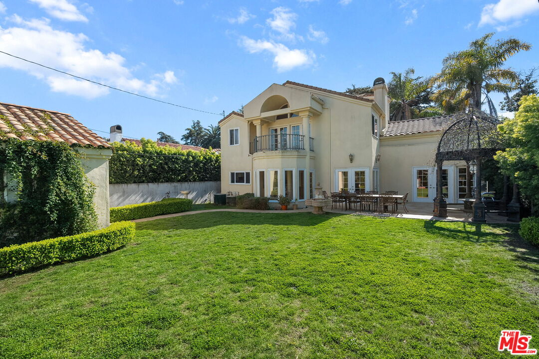 2202 San Vicente Blvd