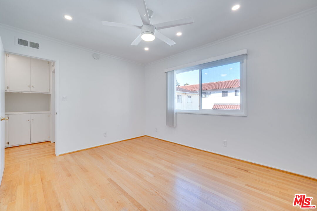 1037 11th St Unit: 9