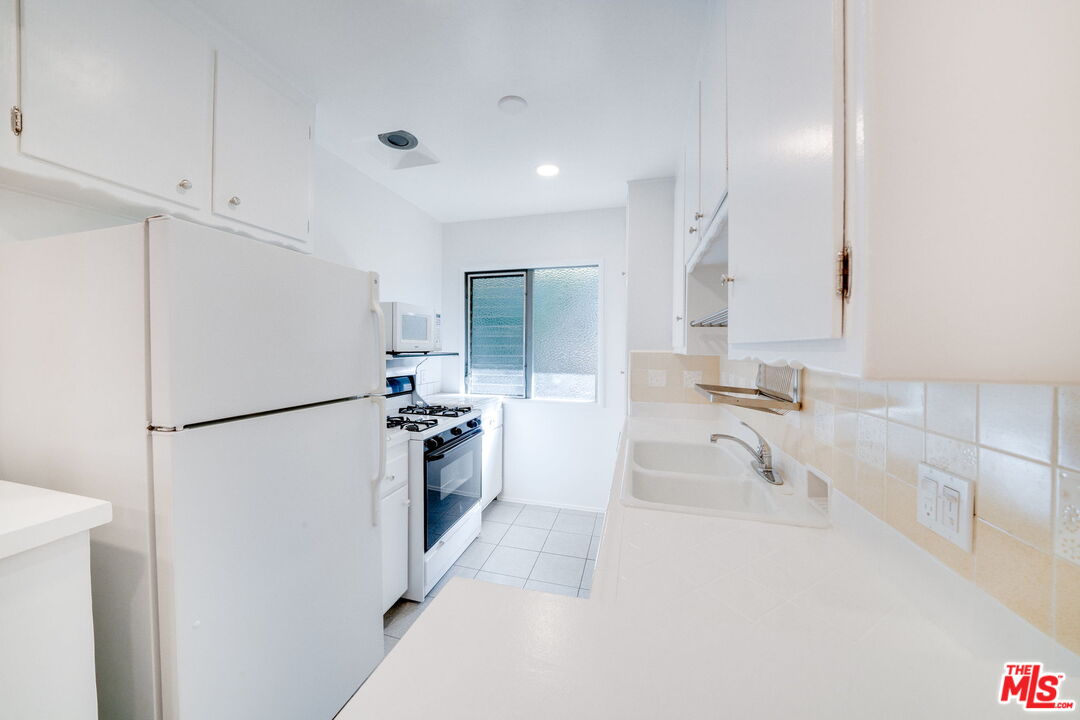 1037 11th St Unit: 9