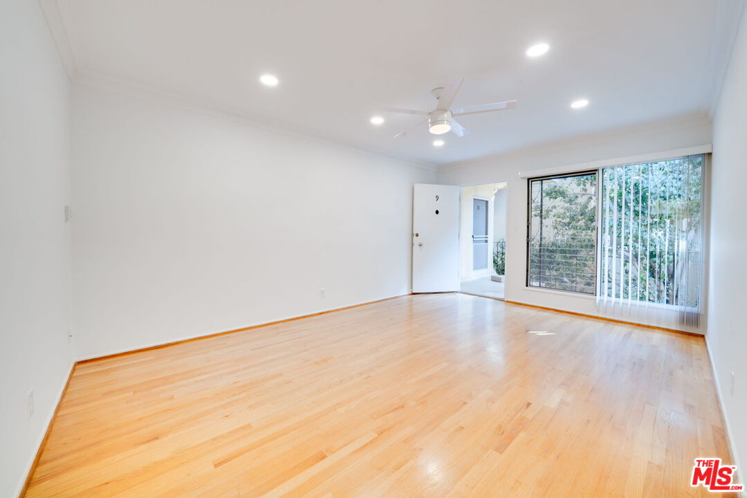 1037 11th St Unit: 9