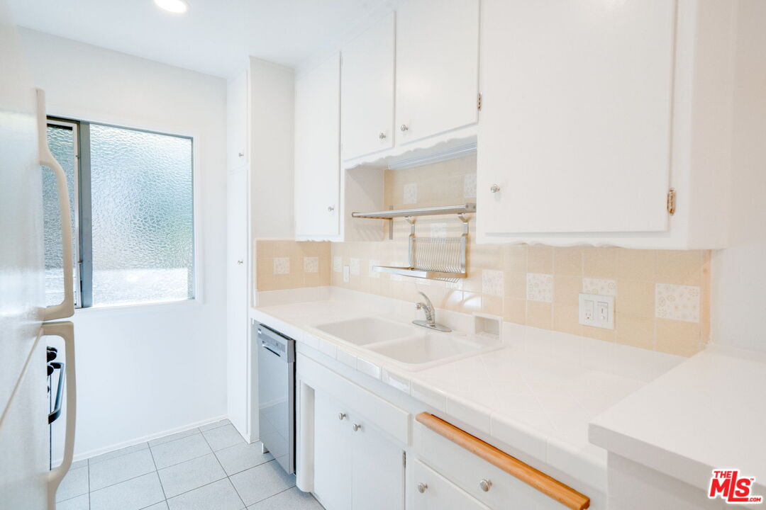1037 11th St Unit: 9