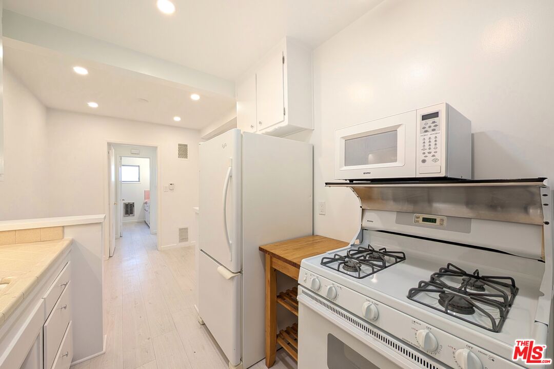 1037 11th St Unit: 4