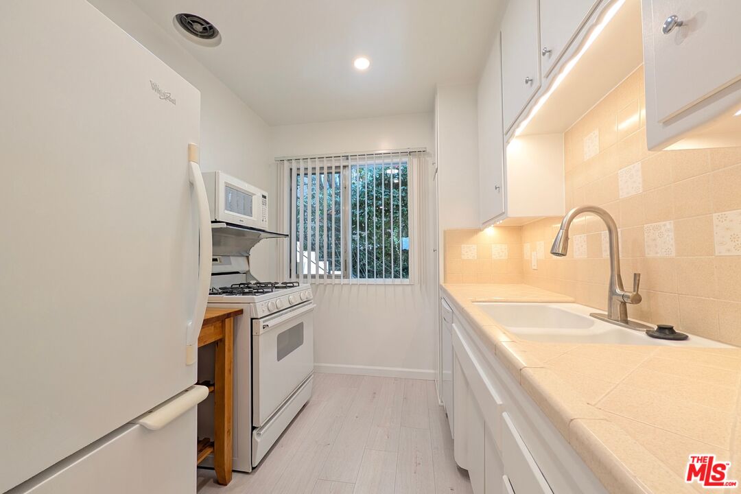 1037 11th St Unit: 4