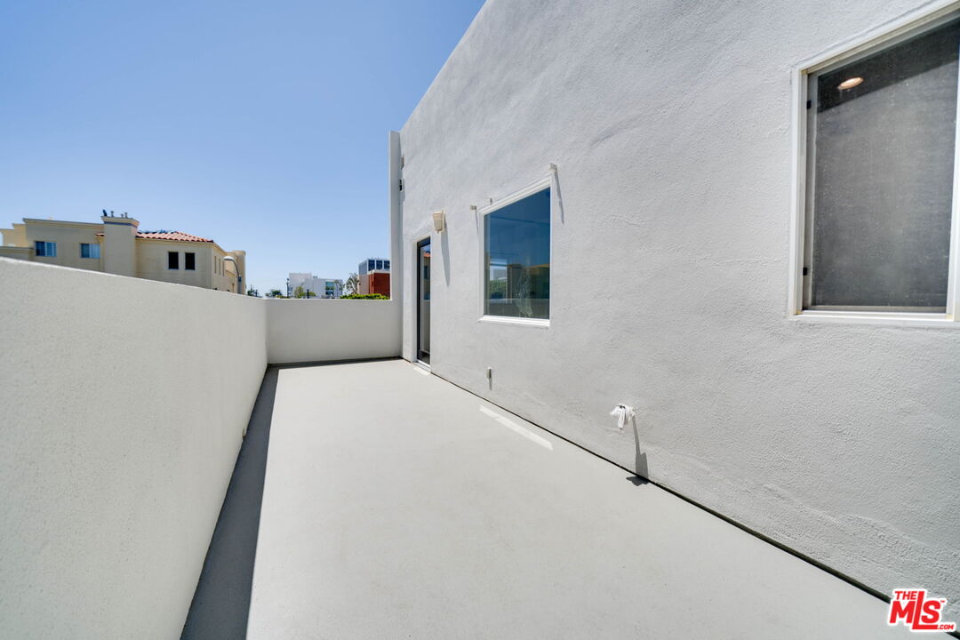 1411 Cloverfield Blvd Unit: B