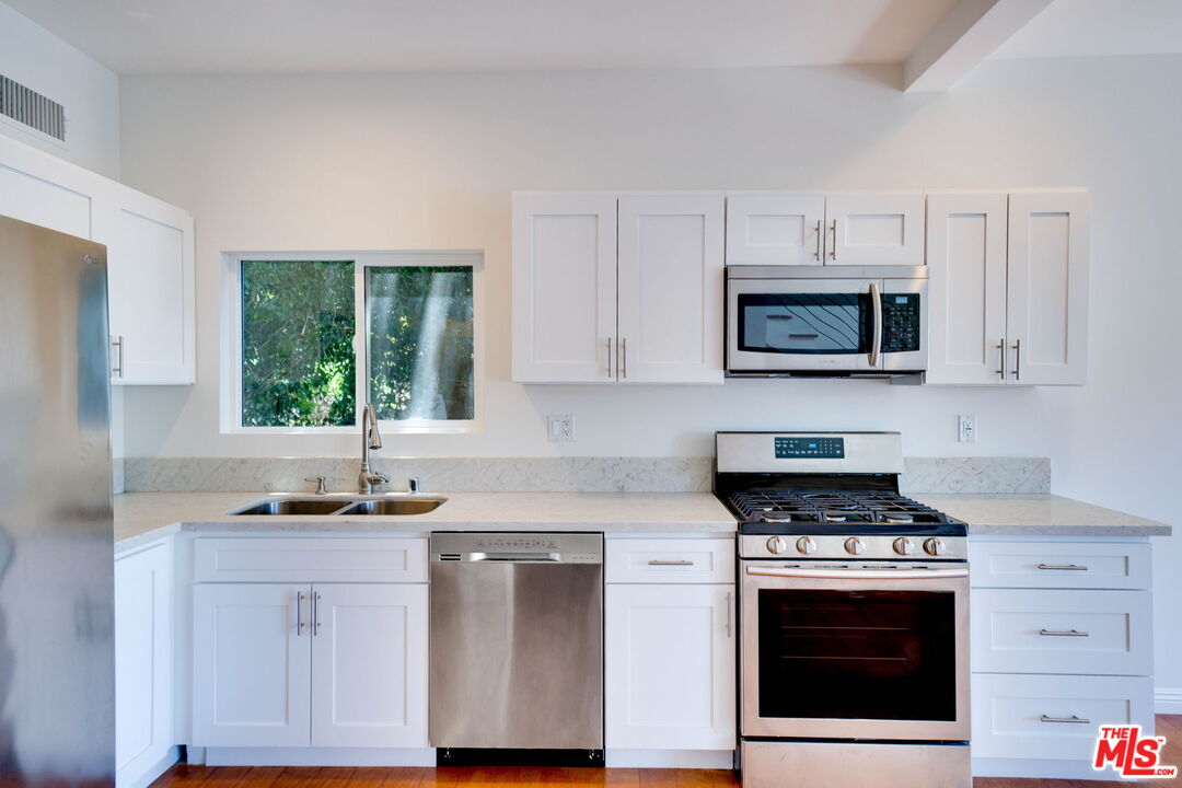 1411 Cloverfield Blvd Unit: B