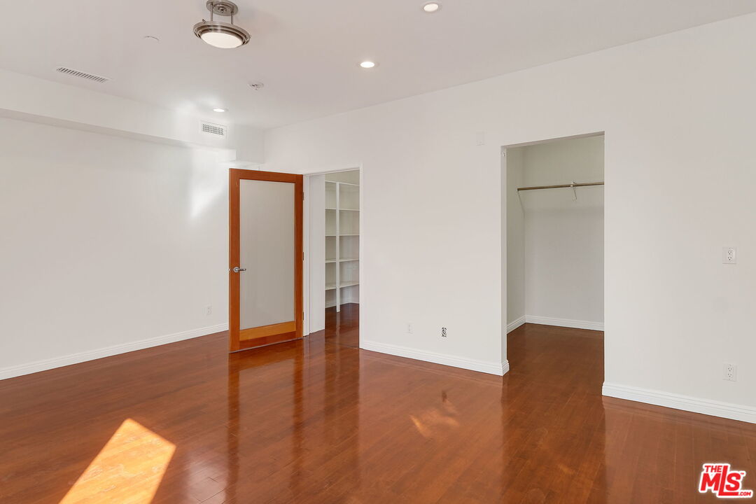 1411 Cloverfield Blvd Unit: B
