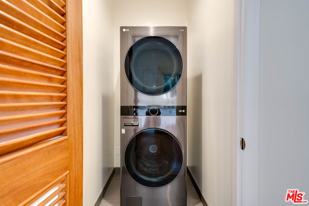 1411 Cloverfield Blvd Unit: B