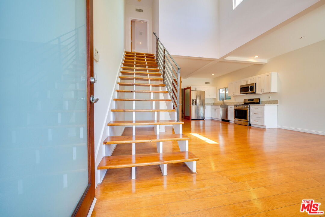 1411 Cloverfield Blvd Unit: B