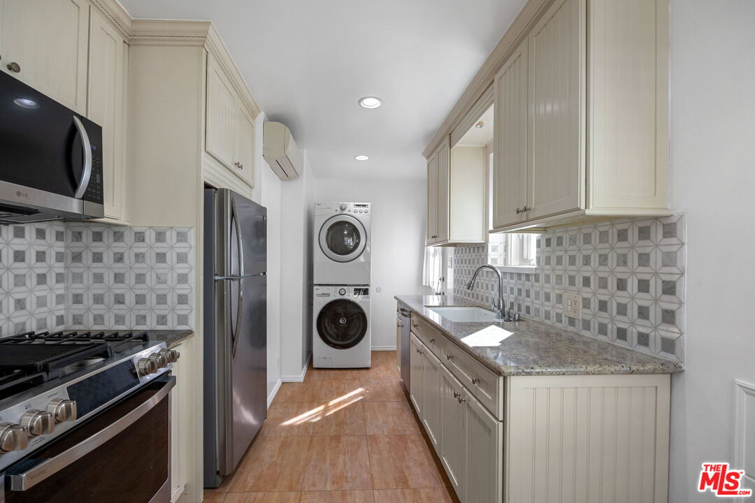 1512 Ocean Park Blvd Unit: 1