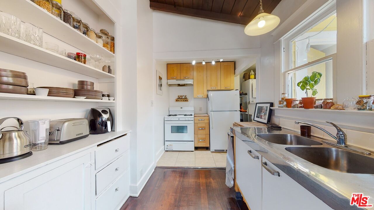 402 N Venice Blvd Unit: B