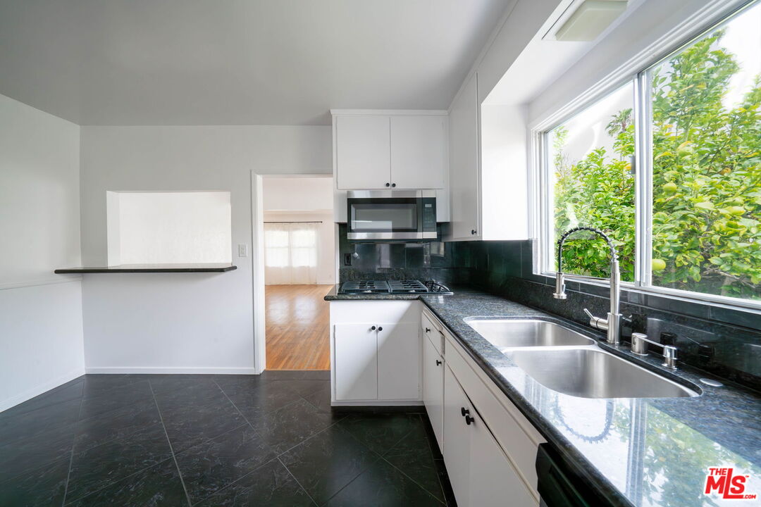 1022 21st St Unit: Front Hse