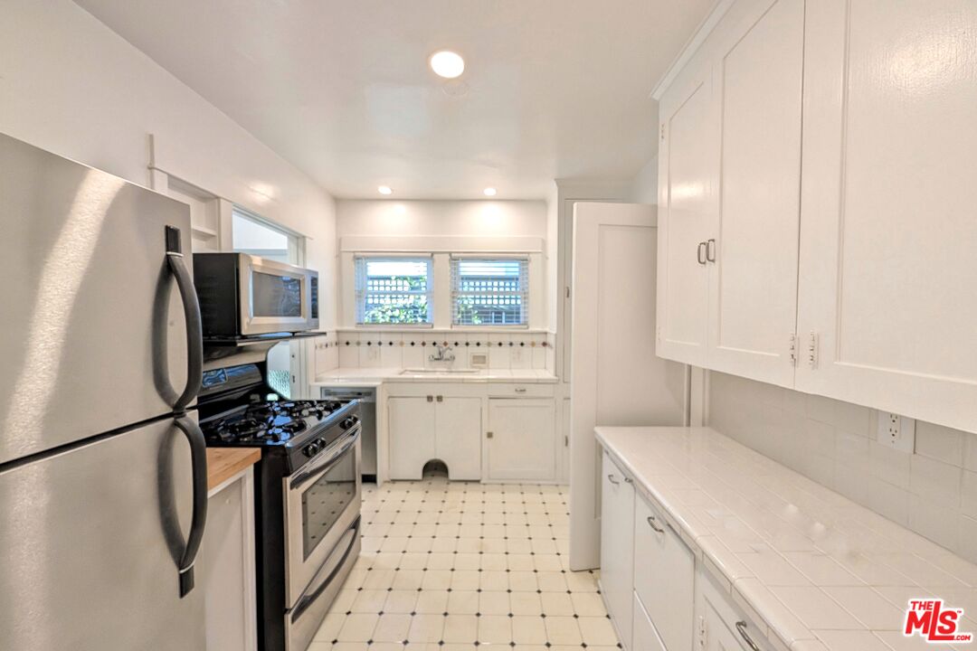 942 Lincoln Blvd Unit: A