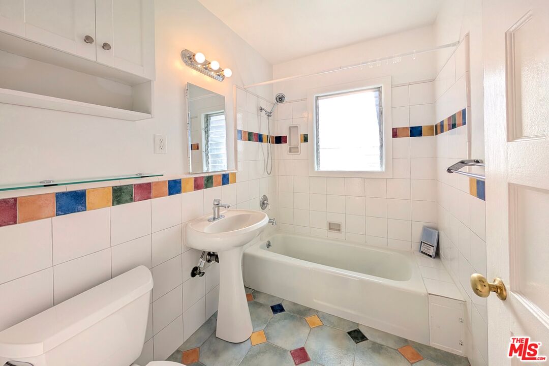 942 Lincoln Blvd Unit: A