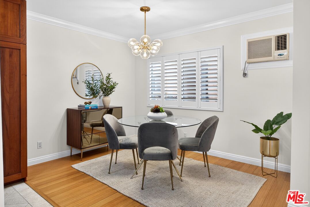 1154 S Barrington Ave Unit: 114