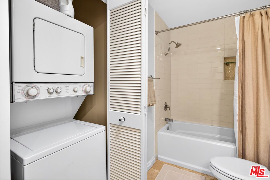 1154 S Barrington Ave Unit: 114