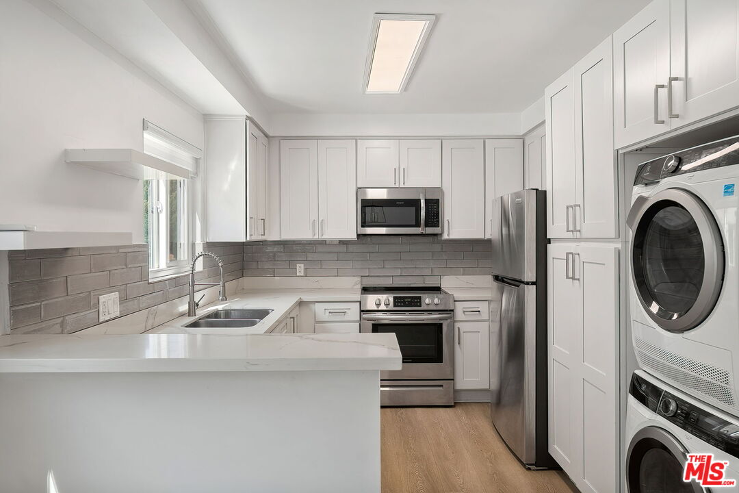 1208 California Ave Unit: B