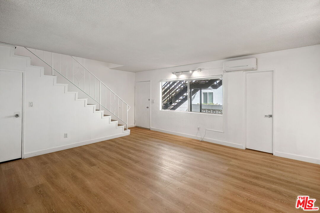 1208 California Ave Unit: B