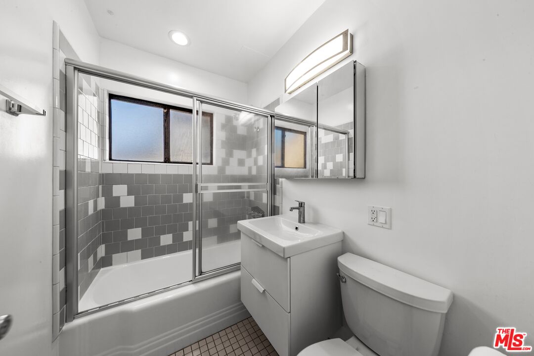 2010 Virginia Ave Unit: B