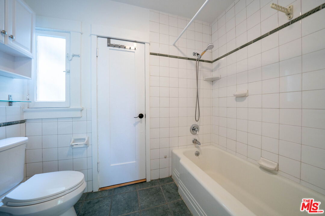 729 9th St Unit: FrontHouse